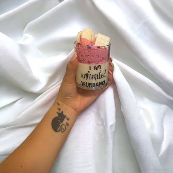 Handmade Candle Macaron - Vanilla Fragance - Picture 3 of 8